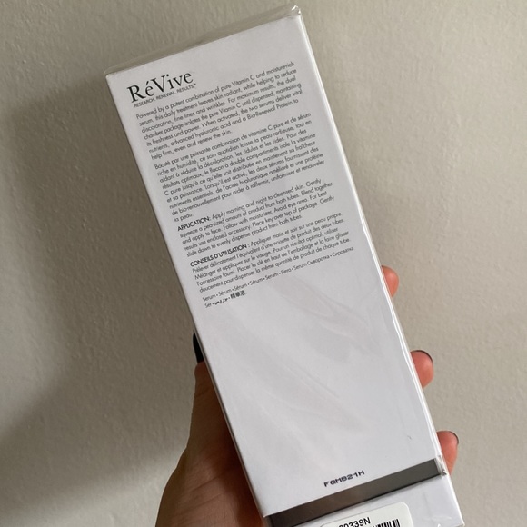 Révive CLARTÉ Vitamin C Brightening Serum NWT 30ml - Picture 6 of 6